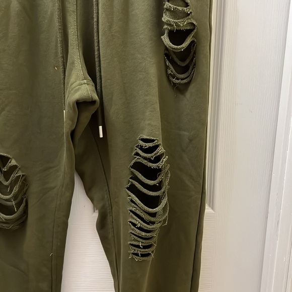 Trendy distressed joggers - Picture 3 of 8